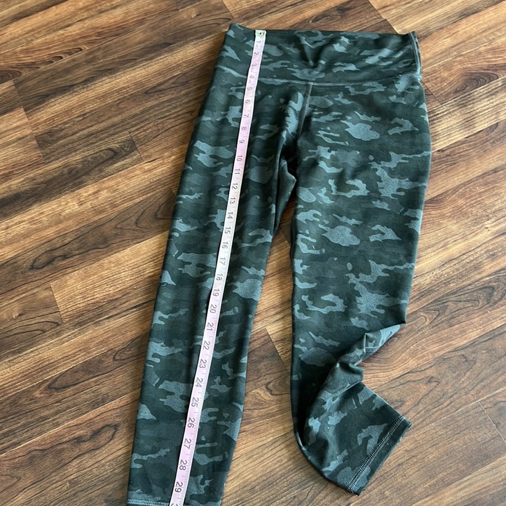 Fabletics camo capris SZ Small - Picture 6 of 6
